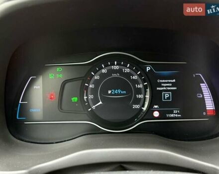 Серый Хендай Kona Electric, объемом двигателя 0 л и пробегом 113 тыс. км за 17094 $, фото 7 на Automoto.ua