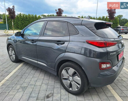 Серый Хендай Kona Electric, объемом двигателя 0 л и пробегом 91 тыс. км за 16300 $, фото 5 на Automoto.ua