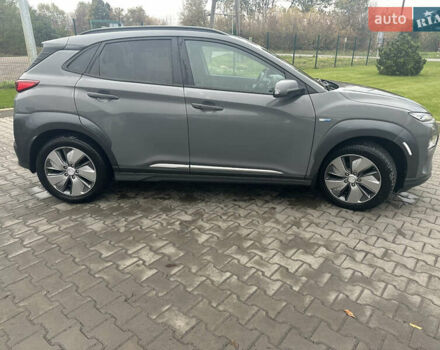 Серый Хендай Kona Electric, объемом двигателя 0 л и пробегом 85 тыс. км за 18300 $, фото 3 на Automoto.ua