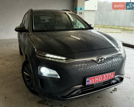 Серый Хендай Kona Electric, объемом двигателя 0 л и пробегом 120 тыс. км за 16999 $, фото 3 на Automoto.ua