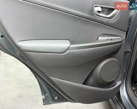 Серый Хендай Kona Electric, объемом двигателя 0 л и пробегом 113 тыс. км за 16818 $, фото 25 на Automoto.ua