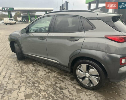 Серый Хендай Kona Electric, объемом двигателя 0 л и пробегом 85 тыс. км за 18300 $, фото 11 на Automoto.ua