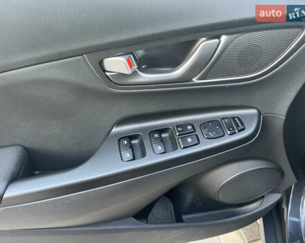 Серый Хендай Kona Electric, объемом двигателя 0 л и пробегом 130 тыс. км за 17400 $, фото 13 на Automoto.ua