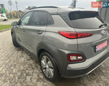 Серый Хендай Kona Electric, объемом двигателя 0 л и пробегом 85 тыс. км за 18300 $, фото 10 на Automoto.ua