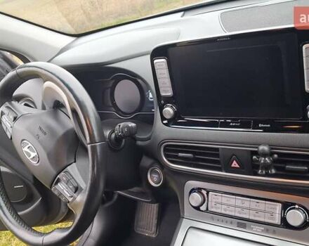 Серый Хендай Kona Electric, объемом двигателя 0 л и пробегом 180 тыс. км за 16700 $, фото 14 на Automoto.ua