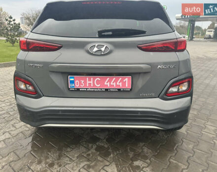 Серый Хендай Kona Electric, объемом двигателя 0 л и пробегом 85 тыс. км за 18300 $, фото 6 на Automoto.ua