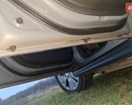 Серый Хендай Kona Electric, объемом двигателя 0 л и пробегом 180 тыс. км за 16700 $, фото 47 на Automoto.ua