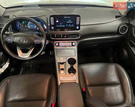Серый Хендай Kona Electric, объемом двигателя 0 л и пробегом 102 тыс. км за 14200 $, фото 9 на Automoto.ua