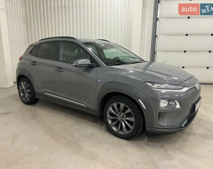 Серый Хендай Kona Electric, объемом двигателя 0 л и пробегом 102 тыс. км за 14200 $, фото 1 на Automoto.ua
