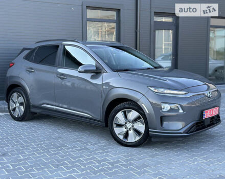 Серый Хендай Kona Electric, объемом двигателя 0 л и пробегом 117 тыс. км за 16999 $, фото 9 на Automoto.ua