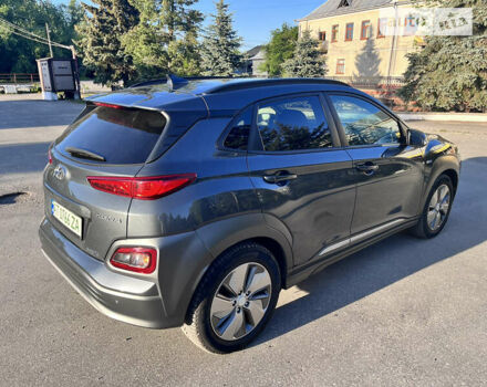 Серый Хендай Kona Electric, объемом двигателя 0 л и пробегом 71 тыс. км за 24999 $, фото 2 на Automoto.ua