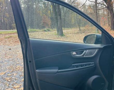 Серый Хендай Kona Electric, объемом двигателя 0 л и пробегом 112 тыс. км за 16700 $, фото 46 на Automoto.ua