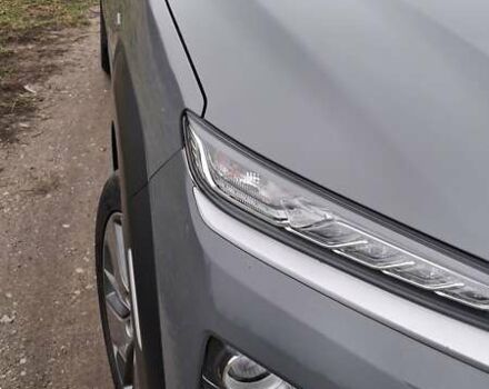 Серый Хендай Kona Electric, объемом двигателя 0 л и пробегом 180 тыс. км за 16700 $, фото 4 на Automoto.ua