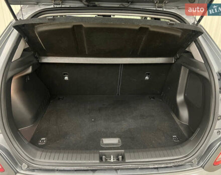 Серый Хендай Kona Electric, объемом двигателя 0 л и пробегом 102 тыс. км за 14200 $, фото 18 на Automoto.ua