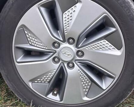 Серый Хендай Kona Electric, объемом двигателя 0 л и пробегом 180 тыс. км за 16700 $, фото 36 на Automoto.ua