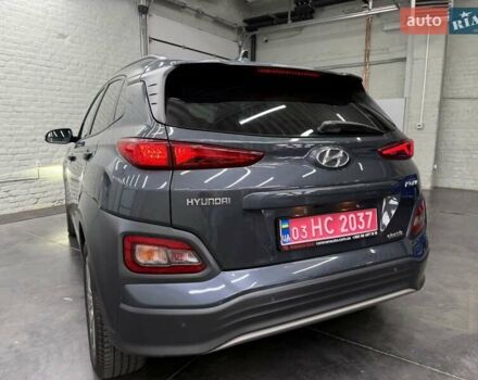 Серый Хендай Kona Electric, объемом двигателя 0 л и пробегом 113 тыс. км за 17094 $, фото 2 на Automoto.ua