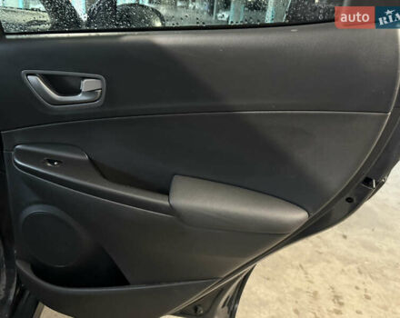 Серый Хендай Kona Electric, объемом двигателя 0 л и пробегом 120 тыс. км за 16999 $, фото 71 на Automoto.ua