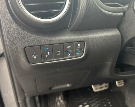 Серый Хендай Kona Electric, объемом двигателя 0 л и пробегом 85 тыс. км за 18300 $, фото 18 на Automoto.ua