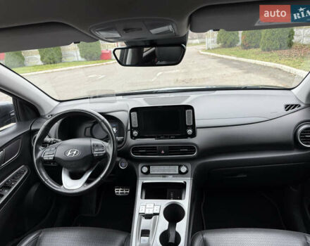 Серый Хендай Kona Electric, объемом двигателя 0 л и пробегом 103 тыс. км за 17300 $, фото 36 на Automoto.ua