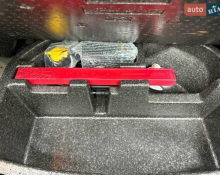 Серый Хендай Kona Electric, объемом двигателя 0 л и пробегом 113 тыс. км за 16818 $, фото 32 на Automoto.ua