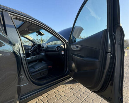 Серый Хендай Kona Electric, объемом двигателя 0 л и пробегом 146 тыс. км за 16450 $, фото 45 на Automoto.ua