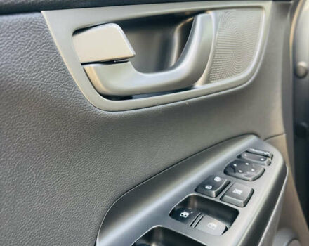 Серый Хендай Kona Electric, объемом двигателя 0 л и пробегом 112 тыс. км за 16700 $, фото 62 на Automoto.ua