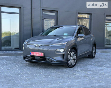 Серый Хендай Kona Electric, объемом двигателя 0 л и пробегом 117 тыс. км за 16999 $, фото 18 на Automoto.ua