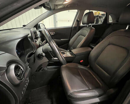 Серый Хендай Kona Electric, объемом двигателя 0 л и пробегом 102 тыс. км за 14200 $, фото 10 на Automoto.ua