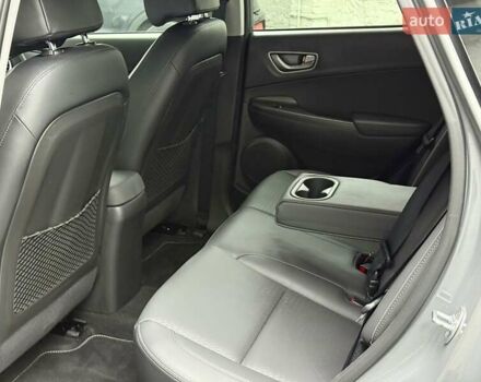 Серый Хендай Kona Electric, объемом двигателя 0 л и пробегом 129 тыс. км за 16430 $, фото 21 на Automoto.ua