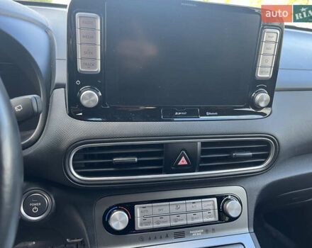 Серый Хендай Kona Electric, объемом двигателя 0 л и пробегом 130 тыс. км за 17400 $, фото 10 на Automoto.ua