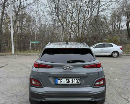 Серый Хендай Kona Electric, объемом двигателя 0 л и пробегом 98 тыс. км за 16500 $, фото 4 на Automoto.ua