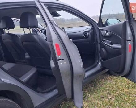 Серый Хендай Kona Electric, объемом двигателя 0 л и пробегом 180 тыс. км за 16700 $, фото 49 на Automoto.ua