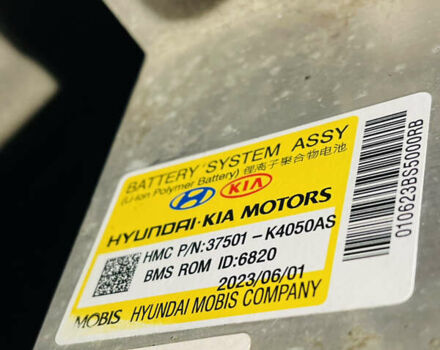 Серый Хендай Kona Electric, объемом двигателя 0 л и пробегом 112 тыс. км за 16700 $, фото 92 на Automoto.ua