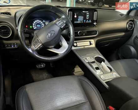 Серый Хендай Kona Electric, объемом двигателя 0 л и пробегом 120 тыс. км за 16999 $, фото 62 на Automoto.ua