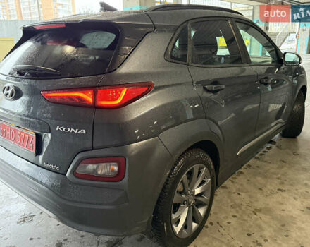 Серый Хендай Kona Electric, объемом двигателя 0 л и пробегом 120 тыс. км за 16999 $, фото 27 на Automoto.ua