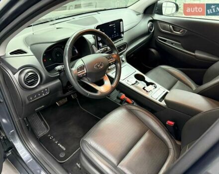 Серый Хендай Kona Electric, объемом двигателя 0 л и пробегом 113 тыс. км за 16818 $, фото 15 на Automoto.ua