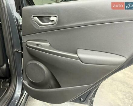 Серый Хендай Kona Electric, объемом двигателя 0 л и пробегом 113 тыс. км за 16818 $, фото 27 на Automoto.ua