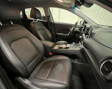 Серый Хендай Kona Electric, объемом двигателя 0 л и пробегом 102 тыс. км за 14200 $, фото 11 на Automoto.ua