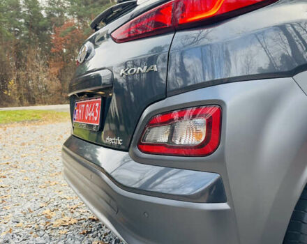 Серый Хендай Kona Electric, объемом двигателя 0 л и пробегом 112 тыс. км за 16700 $, фото 73 на Automoto.ua