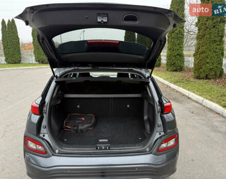 Серый Хендай Kona Electric, объемом двигателя 0 л и пробегом 103 тыс. км за 17300 $, фото 41 на Automoto.ua