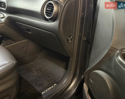 Серый Хендай Kona Electric, объемом двигателя 0 л и пробегом 120 тыс. км за 16999 $, фото 43 на Automoto.ua