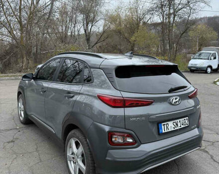 Серый Хендай Kona Electric, объемом двигателя 0 л и пробегом 98 тыс. км за 16500 $, фото 3 на Automoto.ua
