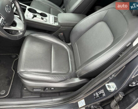 Серый Хендай Kona Electric, объемом двигателя 0 л и пробегом 103 тыс. км за 17300 $, фото 30 на Automoto.ua