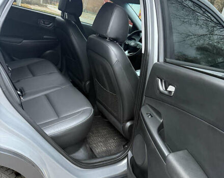 Серый Хендай Kona Electric, объемом двигателя 0 л и пробегом 98 тыс. км за 16500 $, фото 11 на Automoto.ua