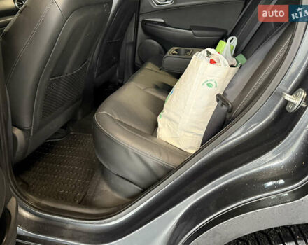 Серый Хендай Kona Electric, объемом двигателя 0 л и пробегом 120 тыс. км за 16999 $, фото 59 на Automoto.ua