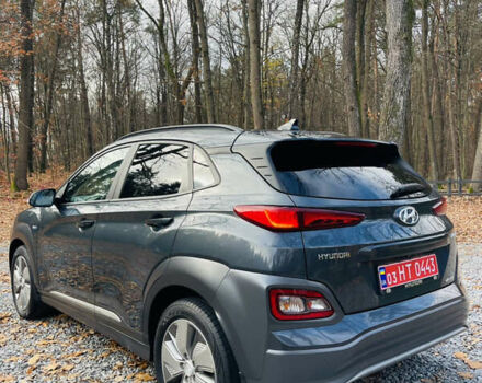 Серый Хендай Kona Electric, объемом двигателя 0 л и пробегом 112 тыс. км за 16700 $, фото 7 на Automoto.ua