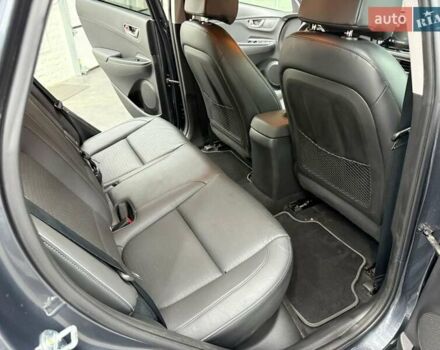 Серый Хендай Kona Electric, объемом двигателя 0 л и пробегом 113 тыс. км за 17094 $, фото 16 на Automoto.ua