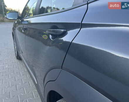 Серый Хендай Kona Electric, объемом двигателя 0 л и пробегом 31 тыс. км за 15450 $, фото 24 на Automoto.ua