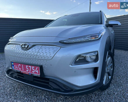 Серый Хендай Kona Electric, объемом двигателя 0 л и пробегом 109 тыс. км за 18450 $, фото 15 на Automoto.ua