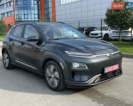 Серый Хендай Kona Electric, объемом двигателя 0 л и пробегом 117 тыс. км за 18900 $, фото 3 на Automoto.ua